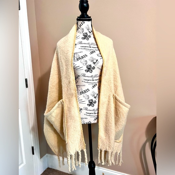 Scarf with pockets - Picture 1 of 3